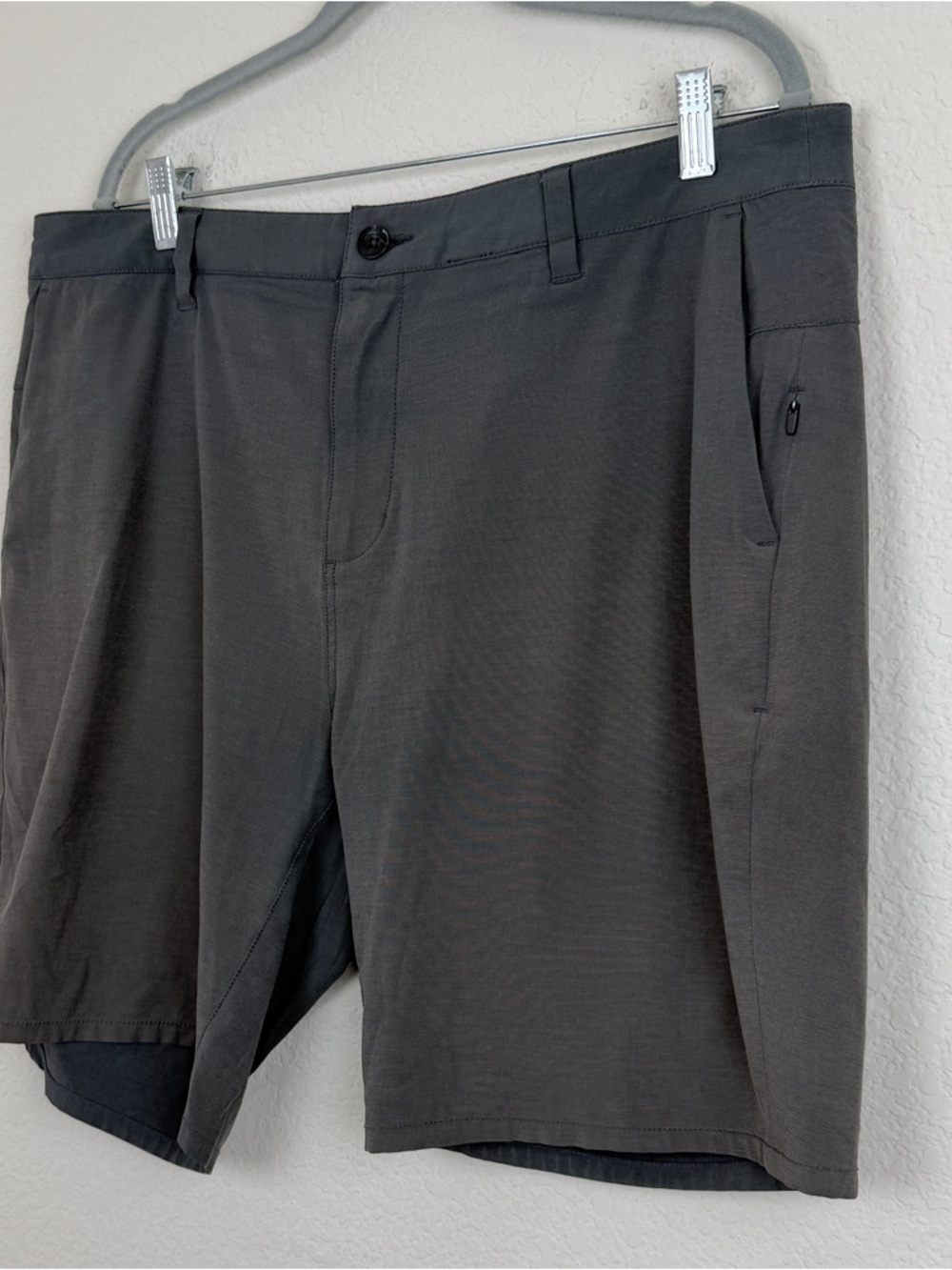 Vuori Men’s Aim Shorts 8” | 36 | Charcoal Grey - Picture 2 of 6